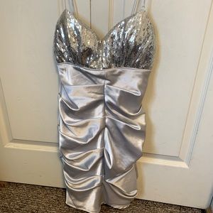 Coqueta internacidnal,Size Small, Silver Gray